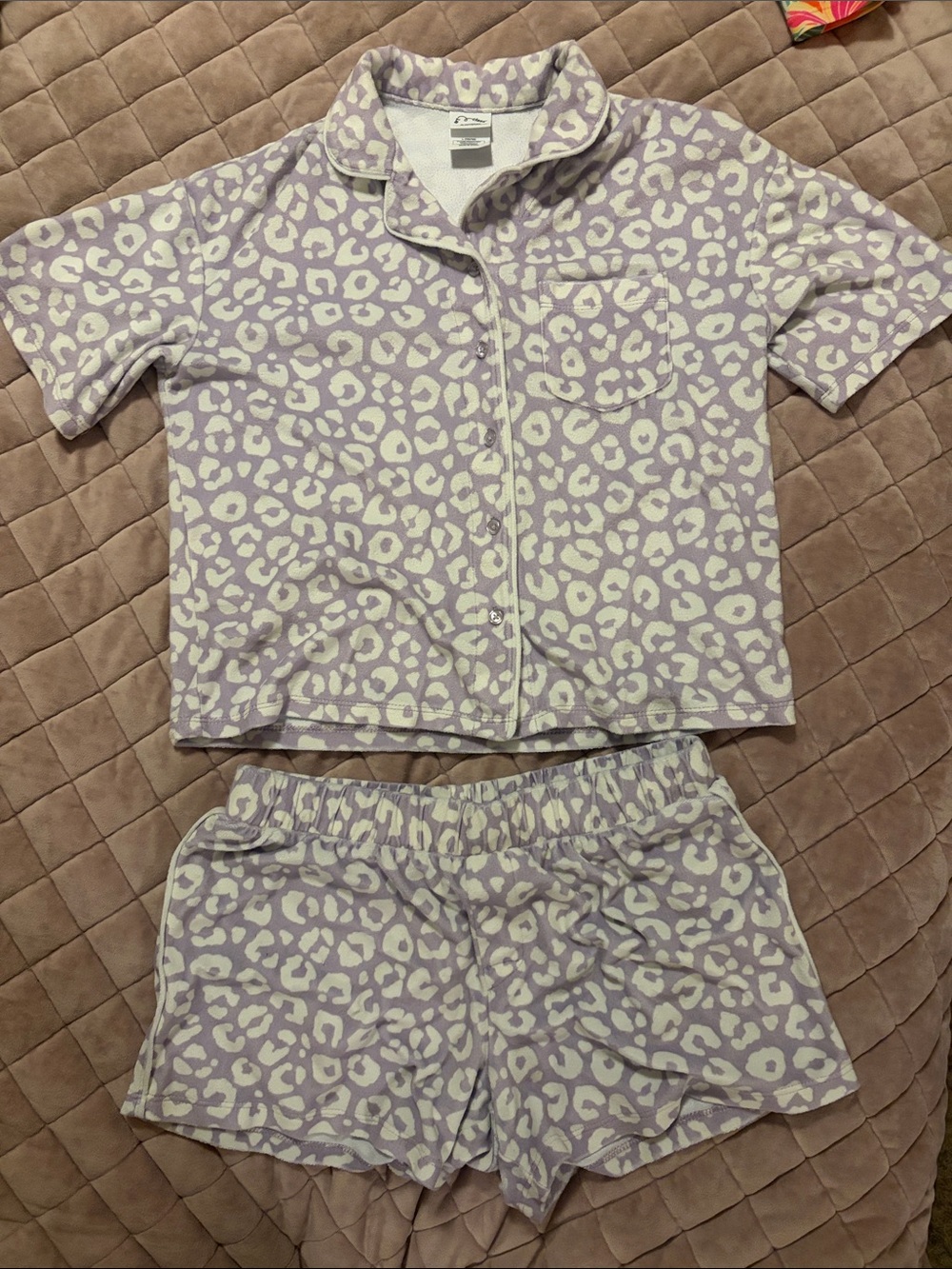 Girls Lavender Leopard Print Short Pajama Set. So soft and comfortable! Size L